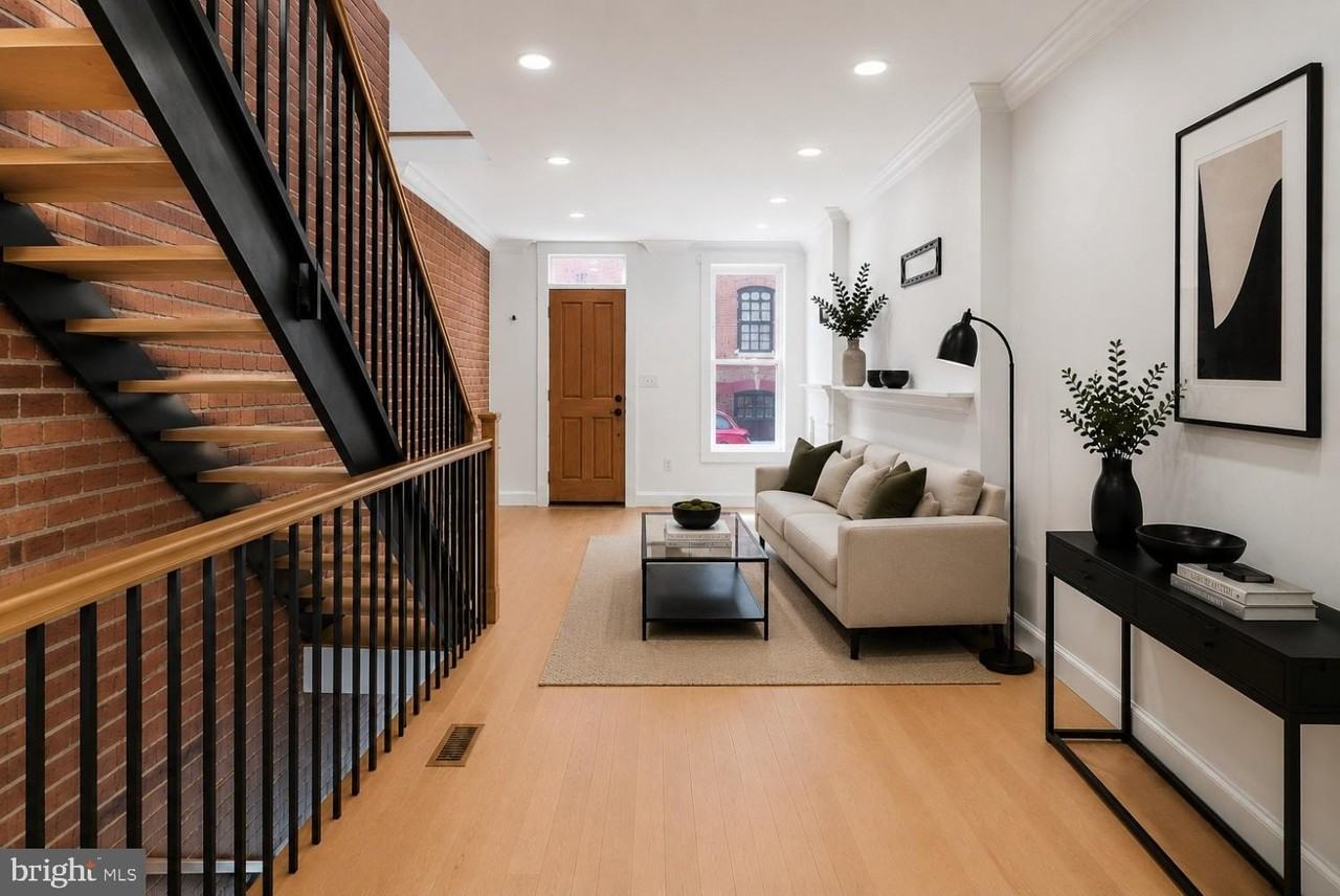 104 W Heath St - Photo 4 of 19