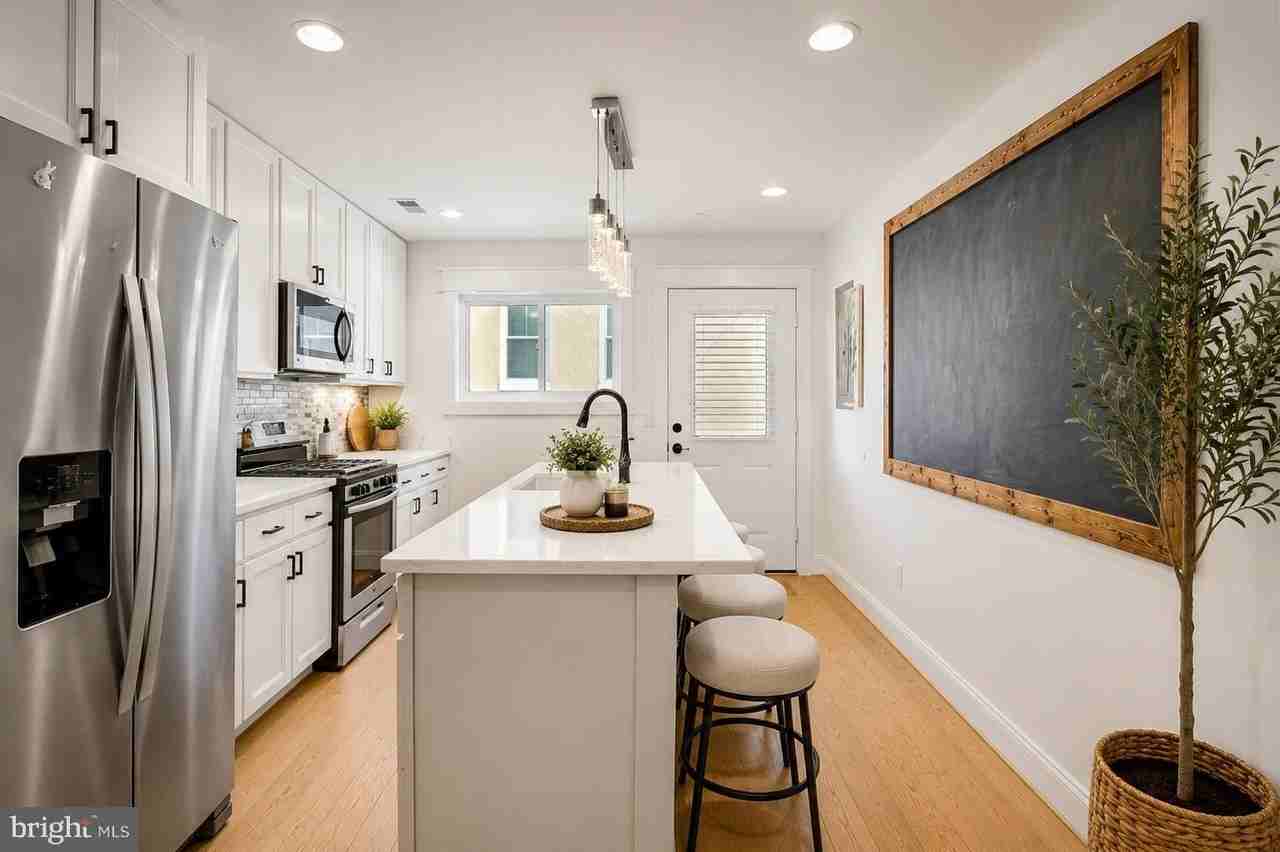 104 W Heath St - Photo 6 of 19