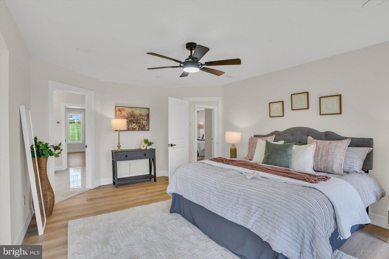 1506 Bayview Dr - Photo 4 of 19