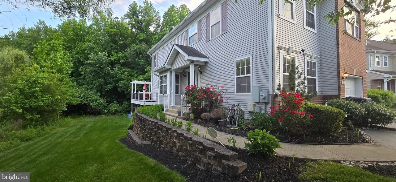 222 Fountayne Ln - Photo 2 of 50
