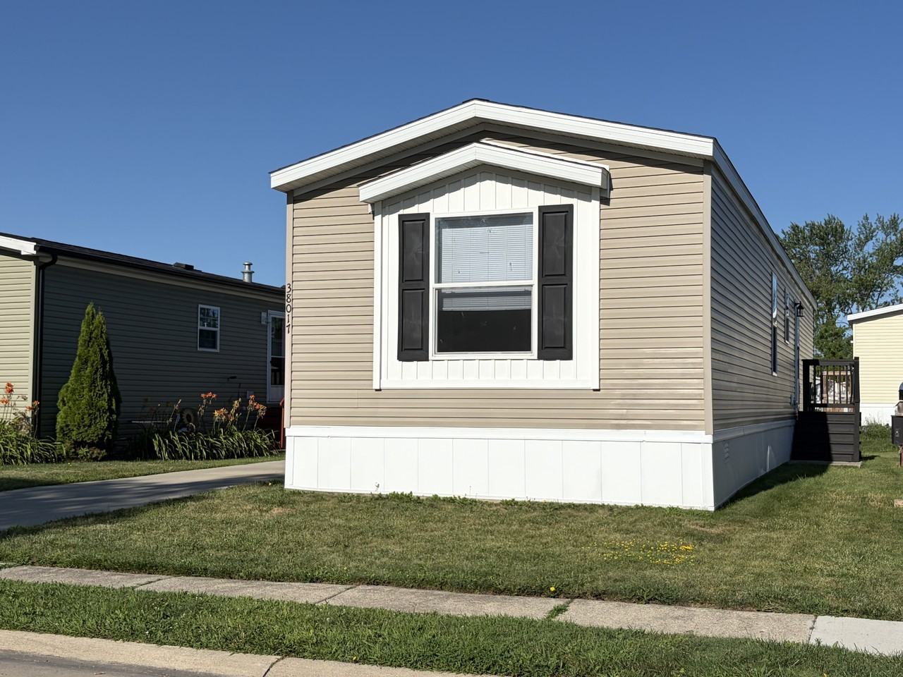 38017 Le Chateau Blvd #285 - Photo 2 of 2