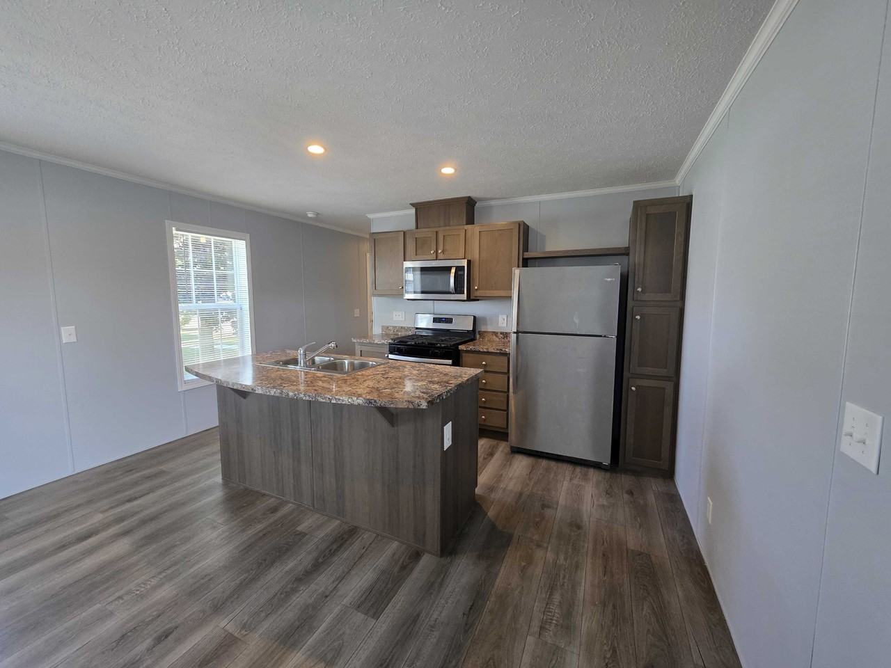 3659 Pinoak St #884 - Photo 3 of 17
