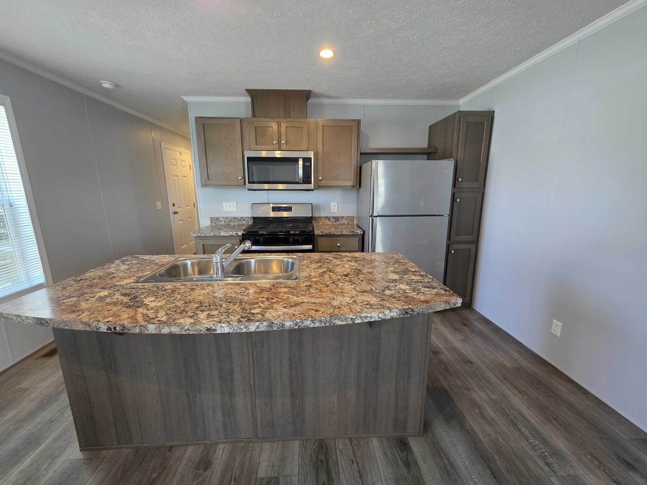 3659 Pinoak St #884 - Photo 4 of 17