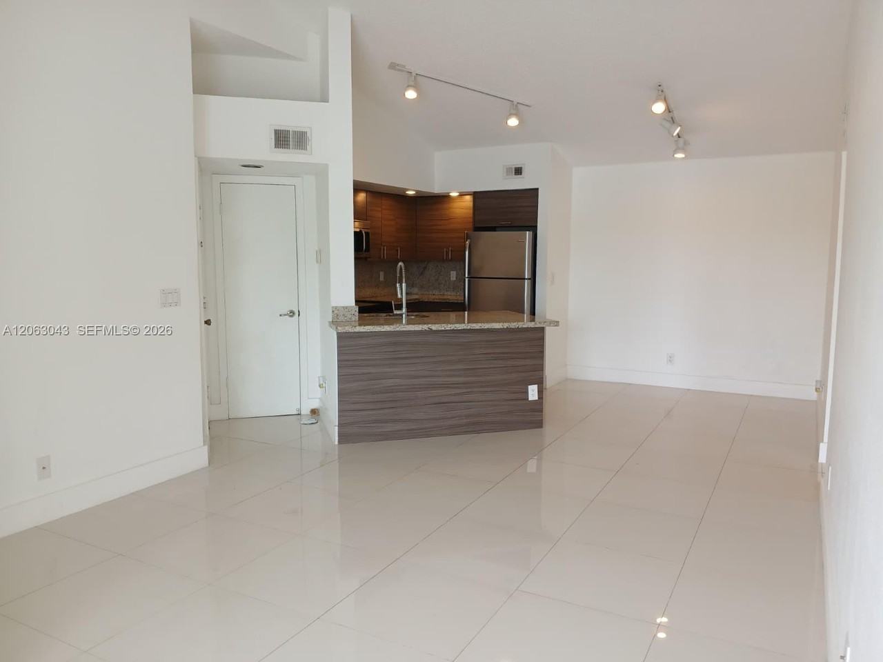 731 Vista Isles Drive #1526 - Photo 2 of 5