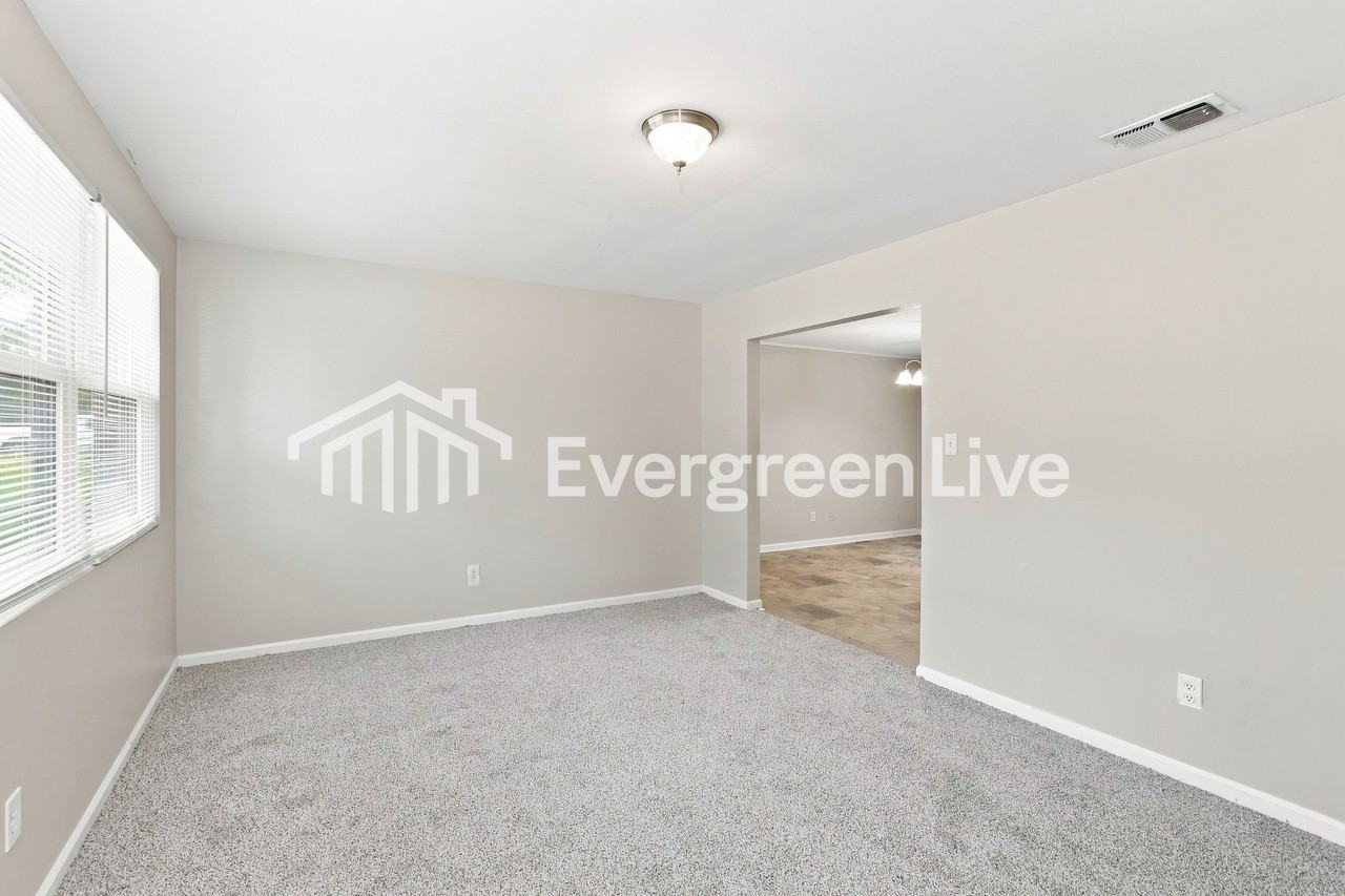 2210 Winston Way - Photo 3 of 15