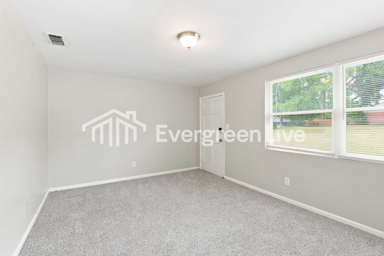 2210 Winston Way - Photo 4 of 15