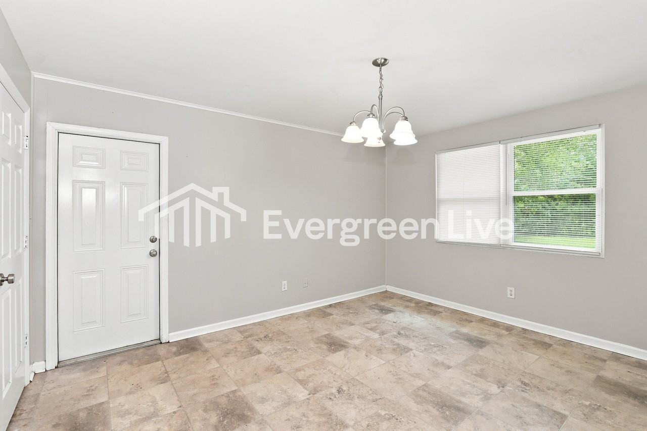 2210 Winston Way - Photo 5 of 15