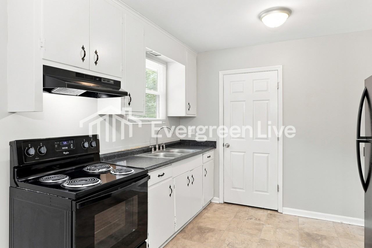 2210 Winston Way - Photo 6 of 15