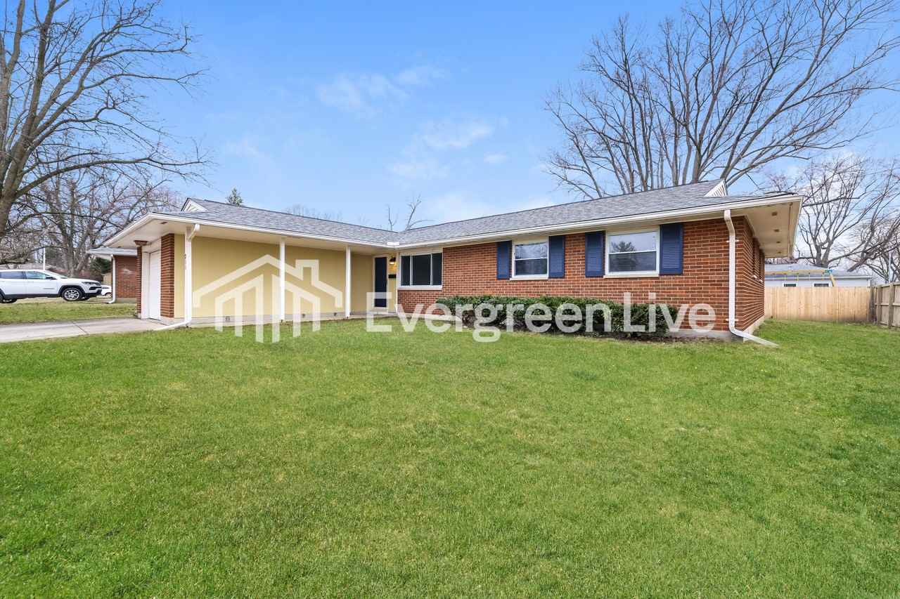 211 Silverstone Dr - Photo 2 of 15