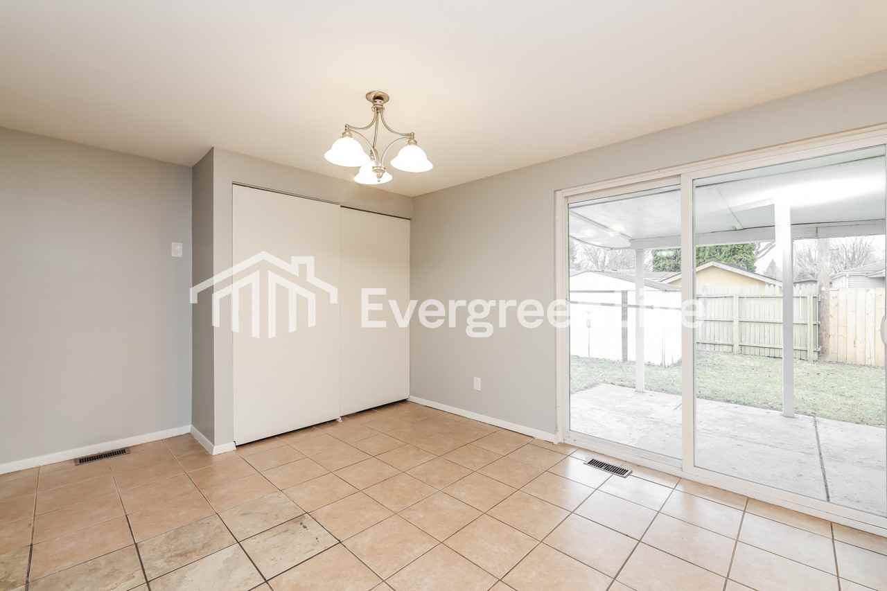 211 Silverstone Dr - Photo 5 of 15