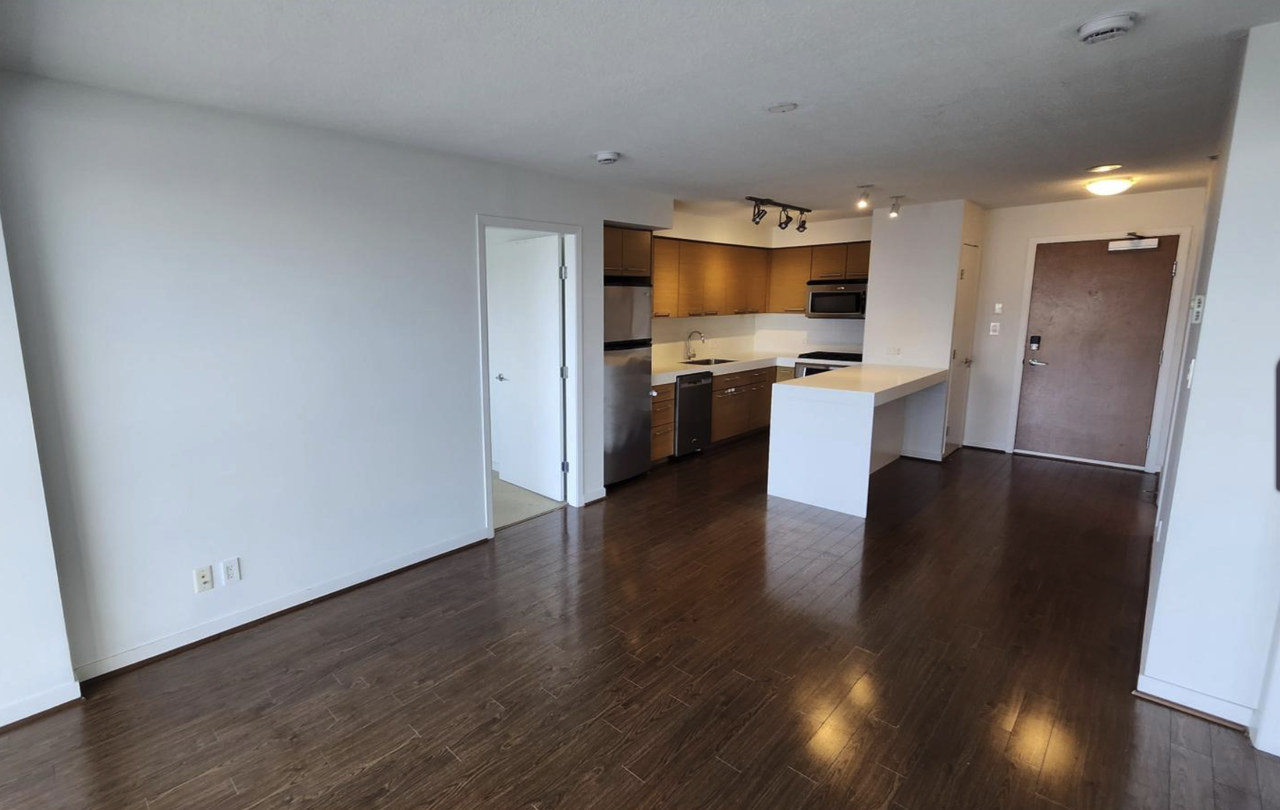 2770 Sophia St - Photo 2 of 17