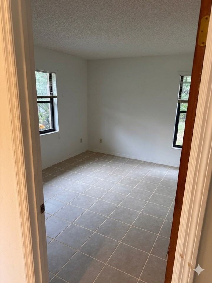 2924 Clearwood St #2926 - Photo 5 of 5