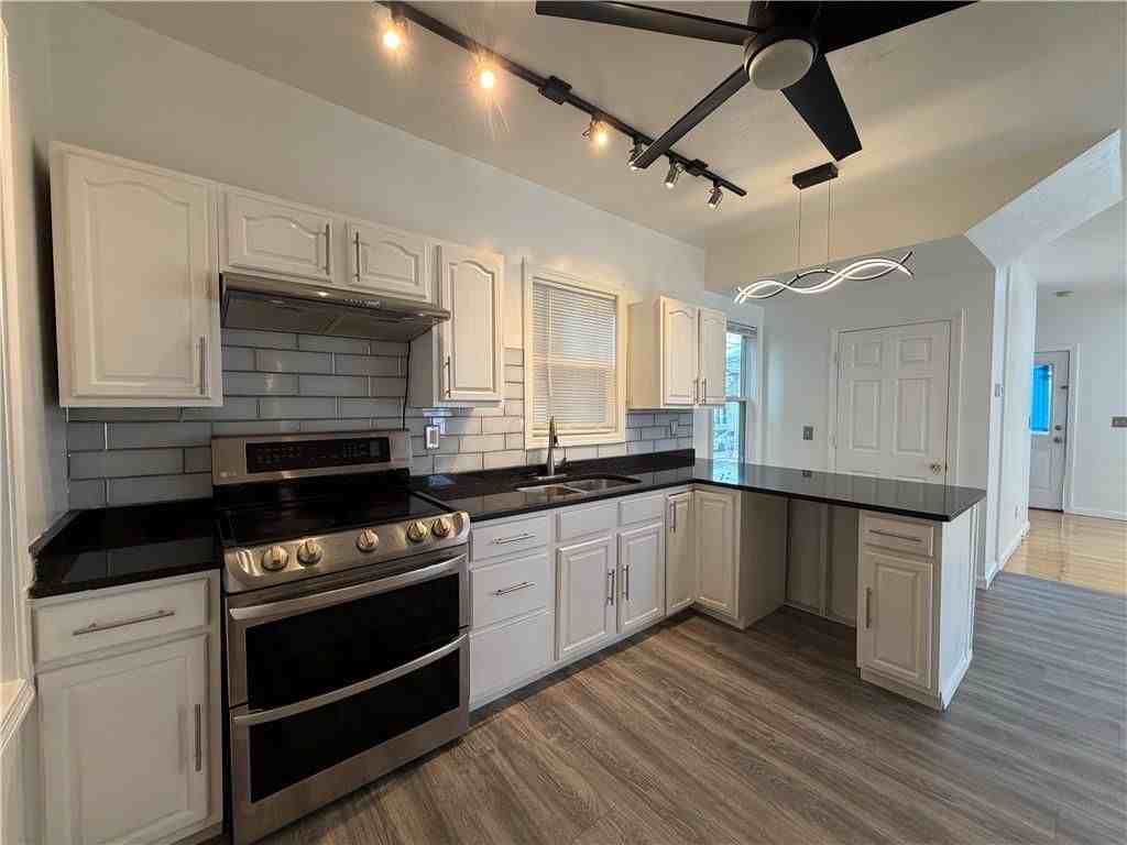 38 Marion Ave - Photo 3 of 28