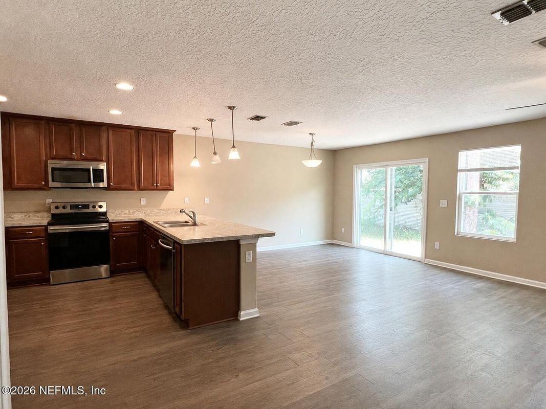 12168 Biarritz St - Photo 3 of 17