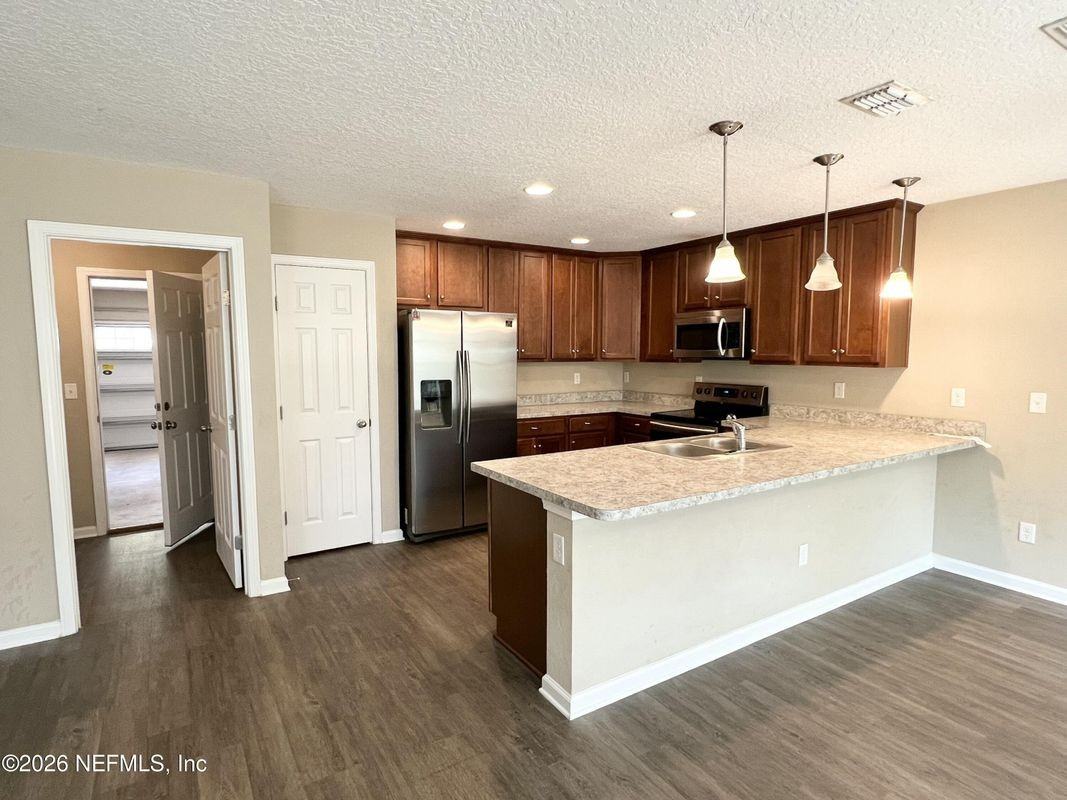 12168 Biarritz St - Photo 5 of 17