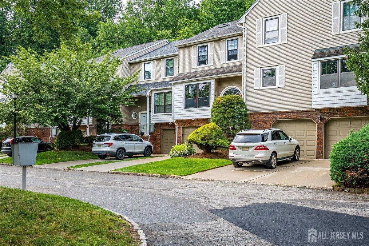 4506 Stonehedge Rd - Photo 2 of 50