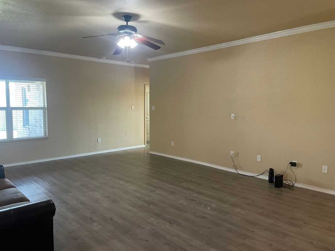2804 Hector Dr - Photo 2 of 14