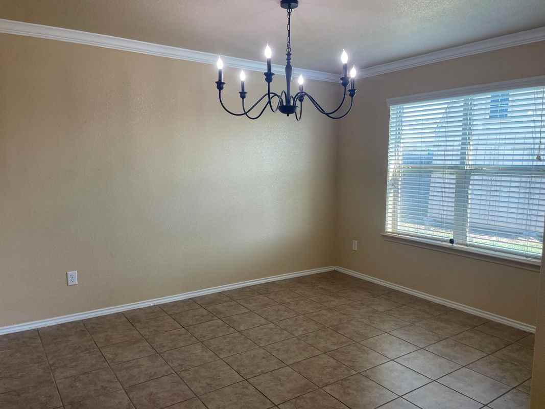 2804 Hector Dr - Photo 5 of 14