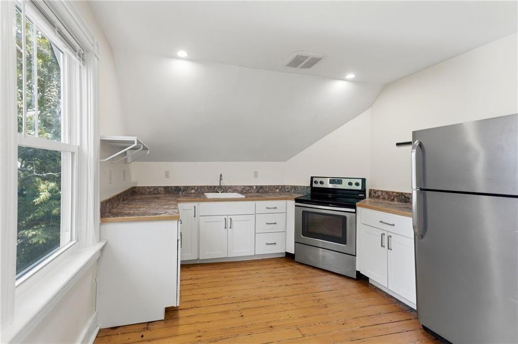 132 S Angell St ##3 - Photo 2 of 22