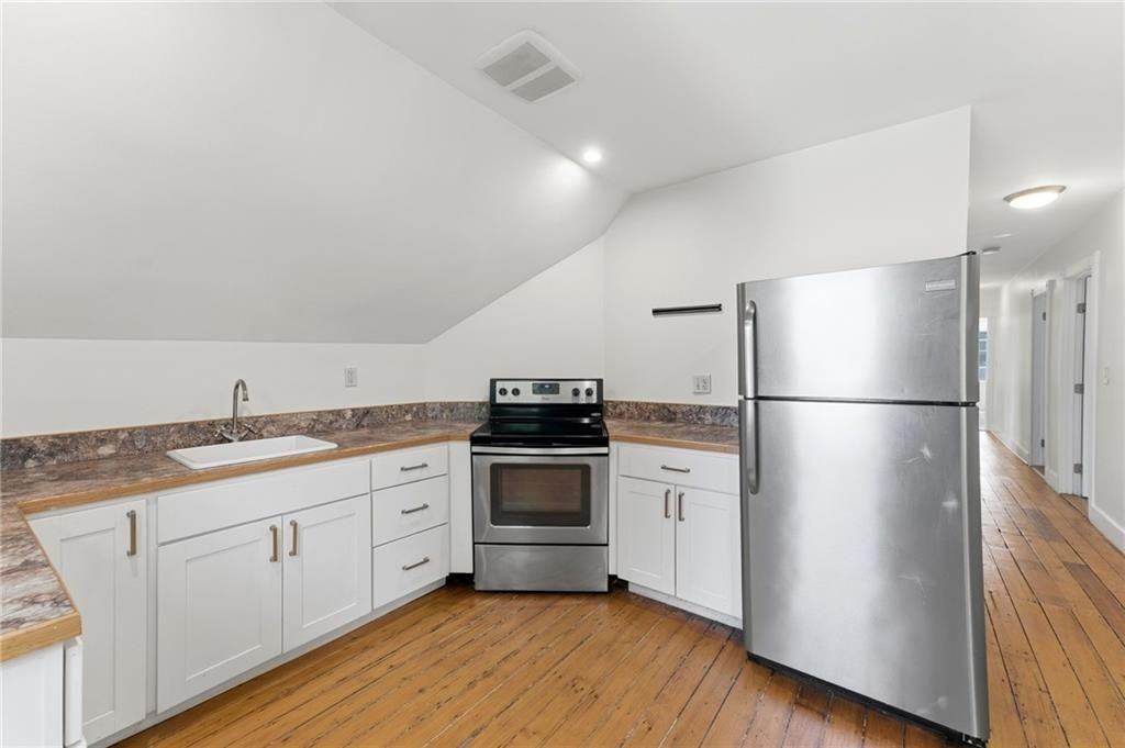 132 S Angell St ##3 - Photo 4 of 22