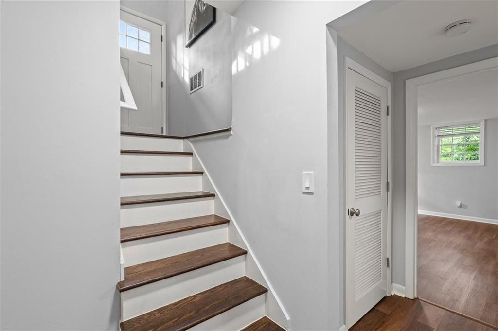 3334 Romelie Dr - Photo 4 of 36