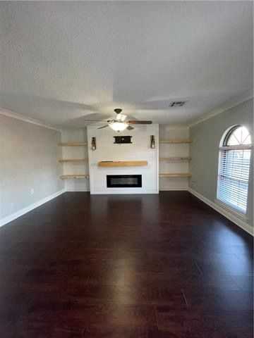 1513 Hudson St - Photo 3 of 16