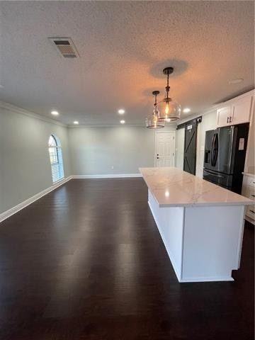 1513 Hudson St - Photo 5 of 16