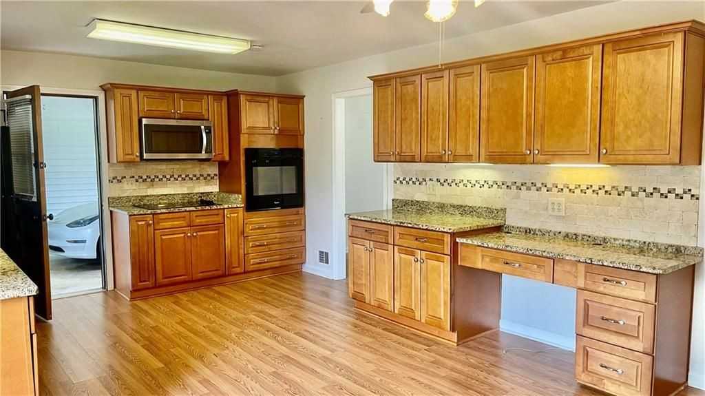 886 Killian Hill Rd Sw - Photo 3 of 23
