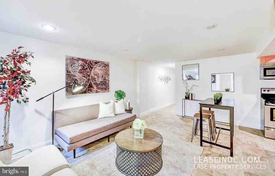 31 T St Nw #B - Photo 2 of 8