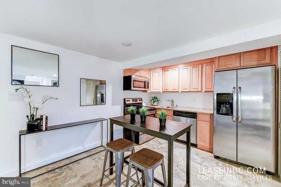 31 T St Nw #B - Photo 4 of 8