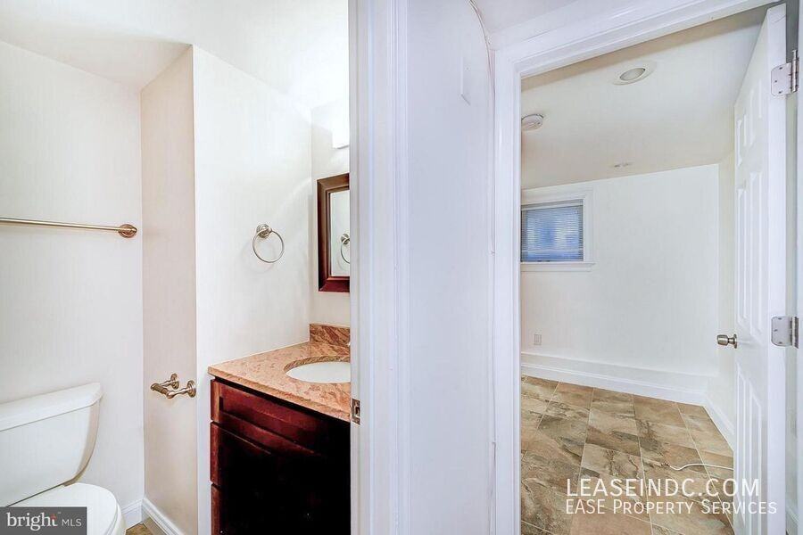 31 T St Nw #B - Photo 7 of 8