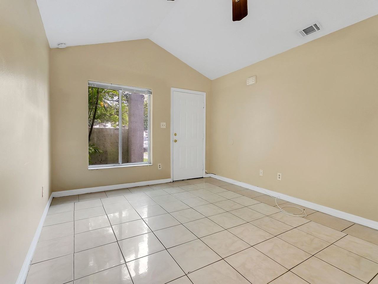 10425 Riva Ridge Trl - Photo 3 of 13