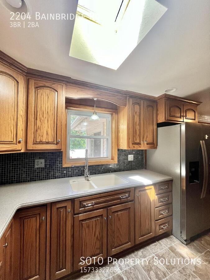 2204 Bainbridge Rd - Photo 6 of 50