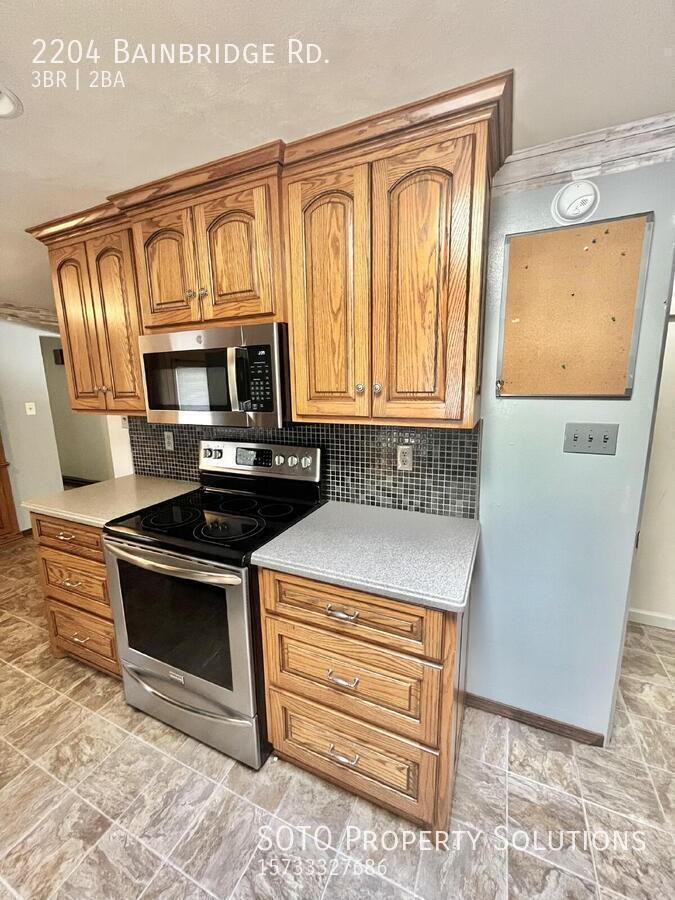 2204 Bainbridge Rd - Photo 7 of 50