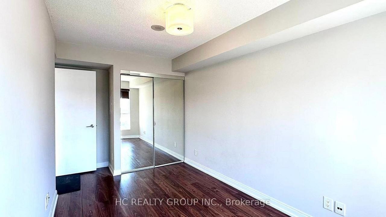 181 Village Green Square #1415 - Photo 3 of 12