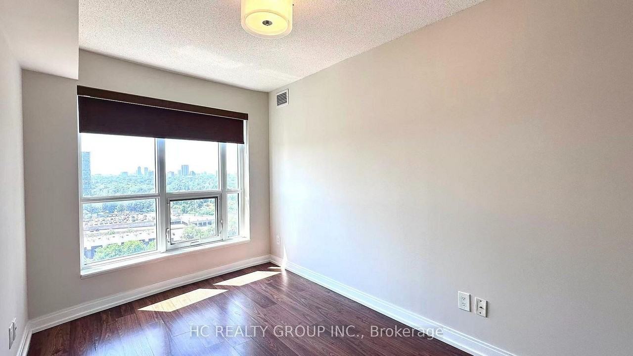 181 Village Green Square #1415 - Photo 4 of 12