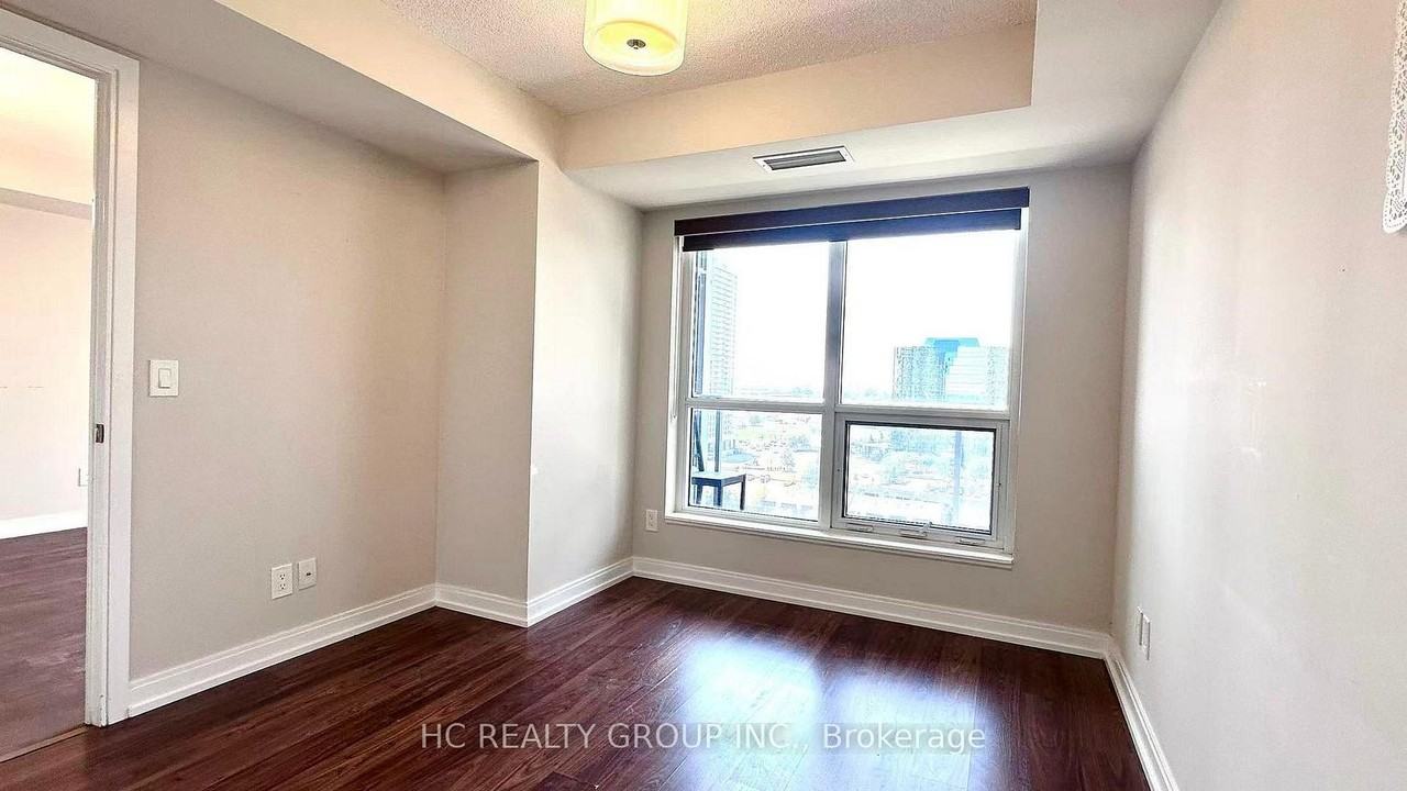 181 Village Green Square #1415 - Photo 5 of 12