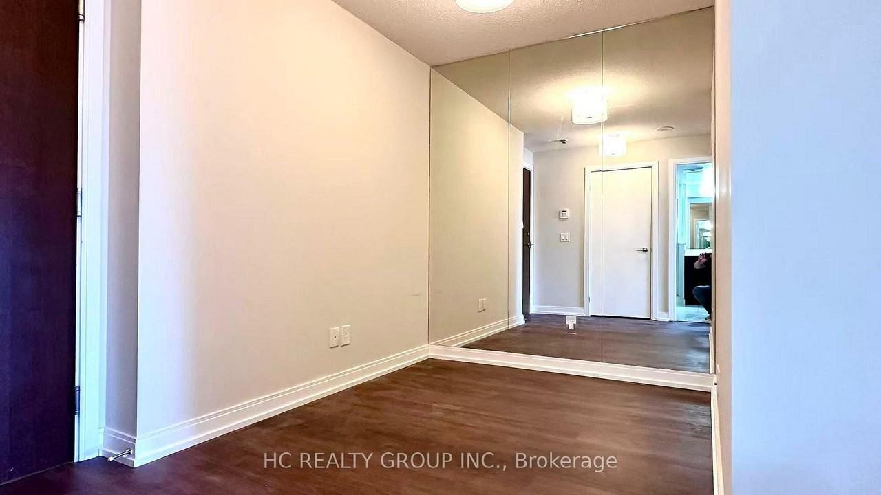 181 Village Green Square #1415 - Photo 6 of 12