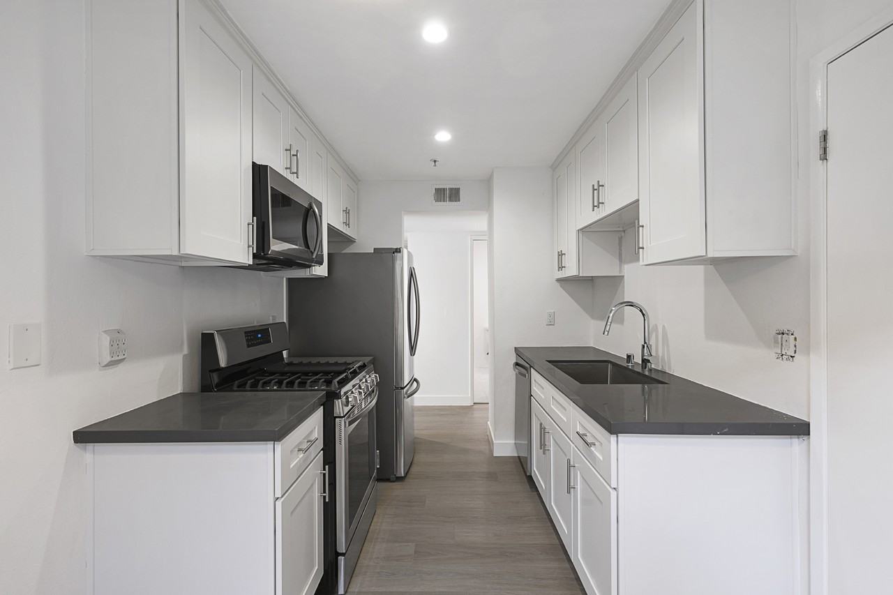 1616 Brockton Ave #101 - Photo 5 of 16