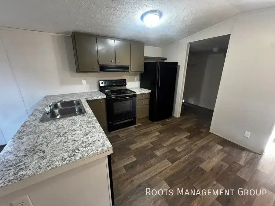 85 Sue St #85S - Photo 3 of 20