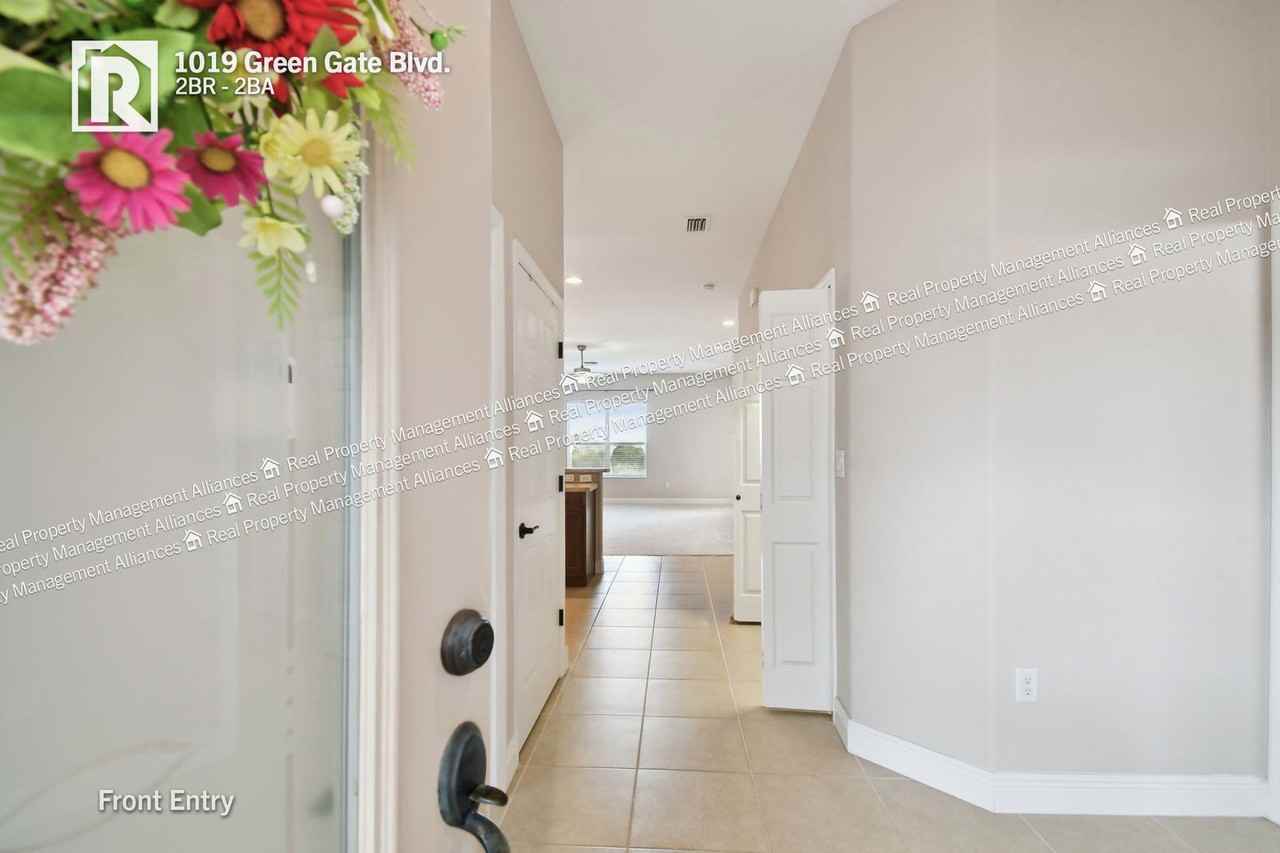 1019 Green Gate Blvd - Photo 2 of 22