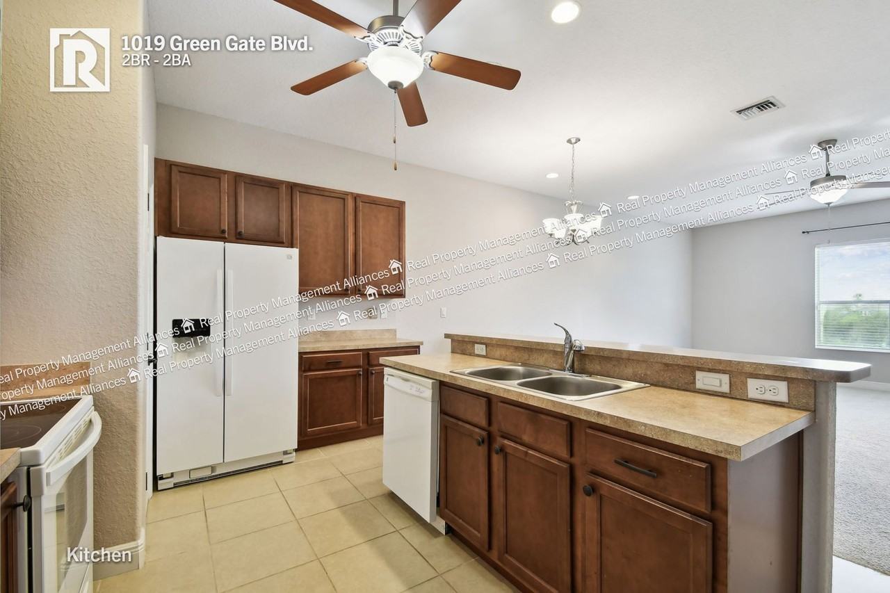 1019 Green Gate Blvd - Photo 3 of 22