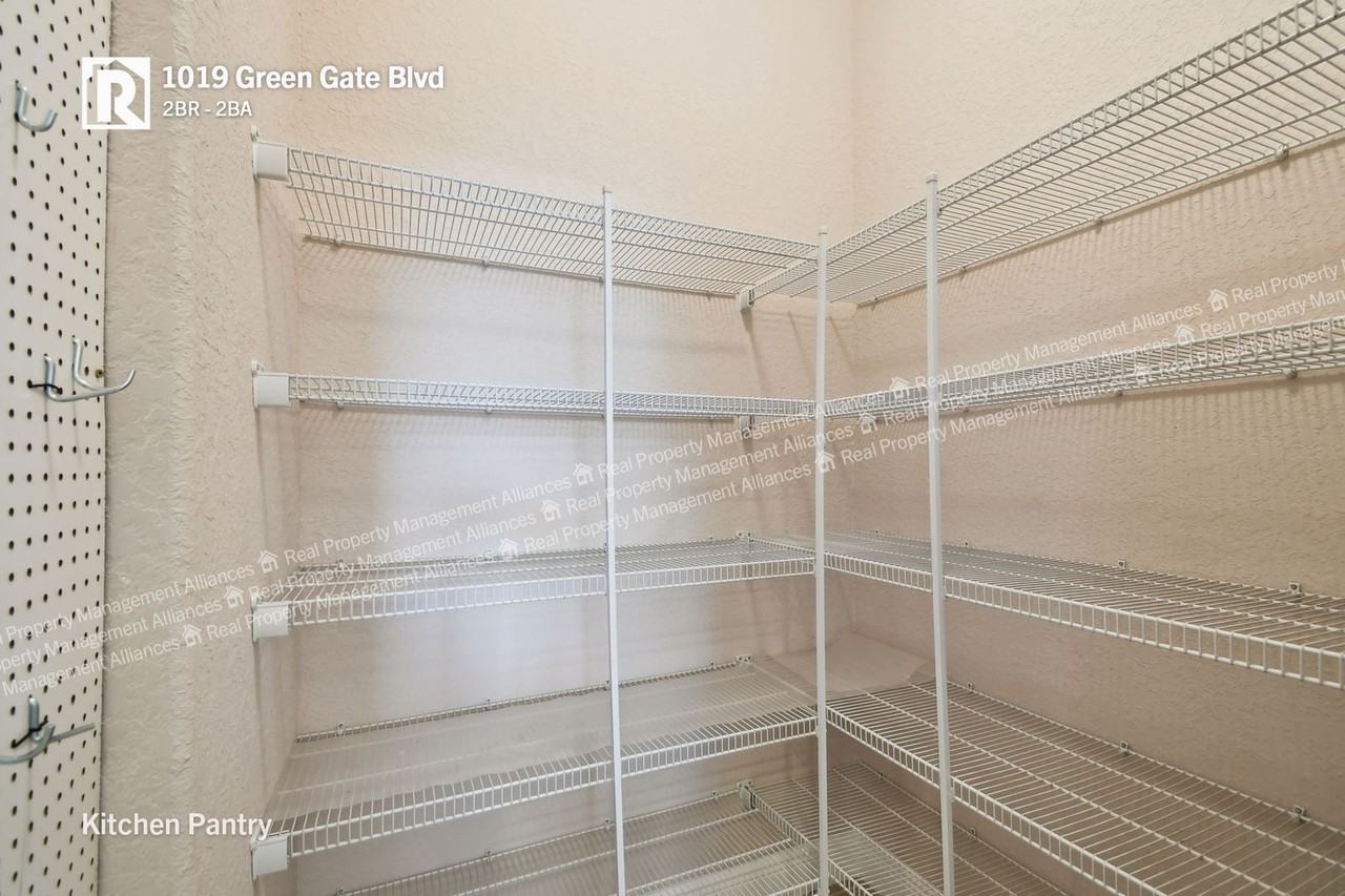 1019 Green Gate Blvd - Photo 4 of 22