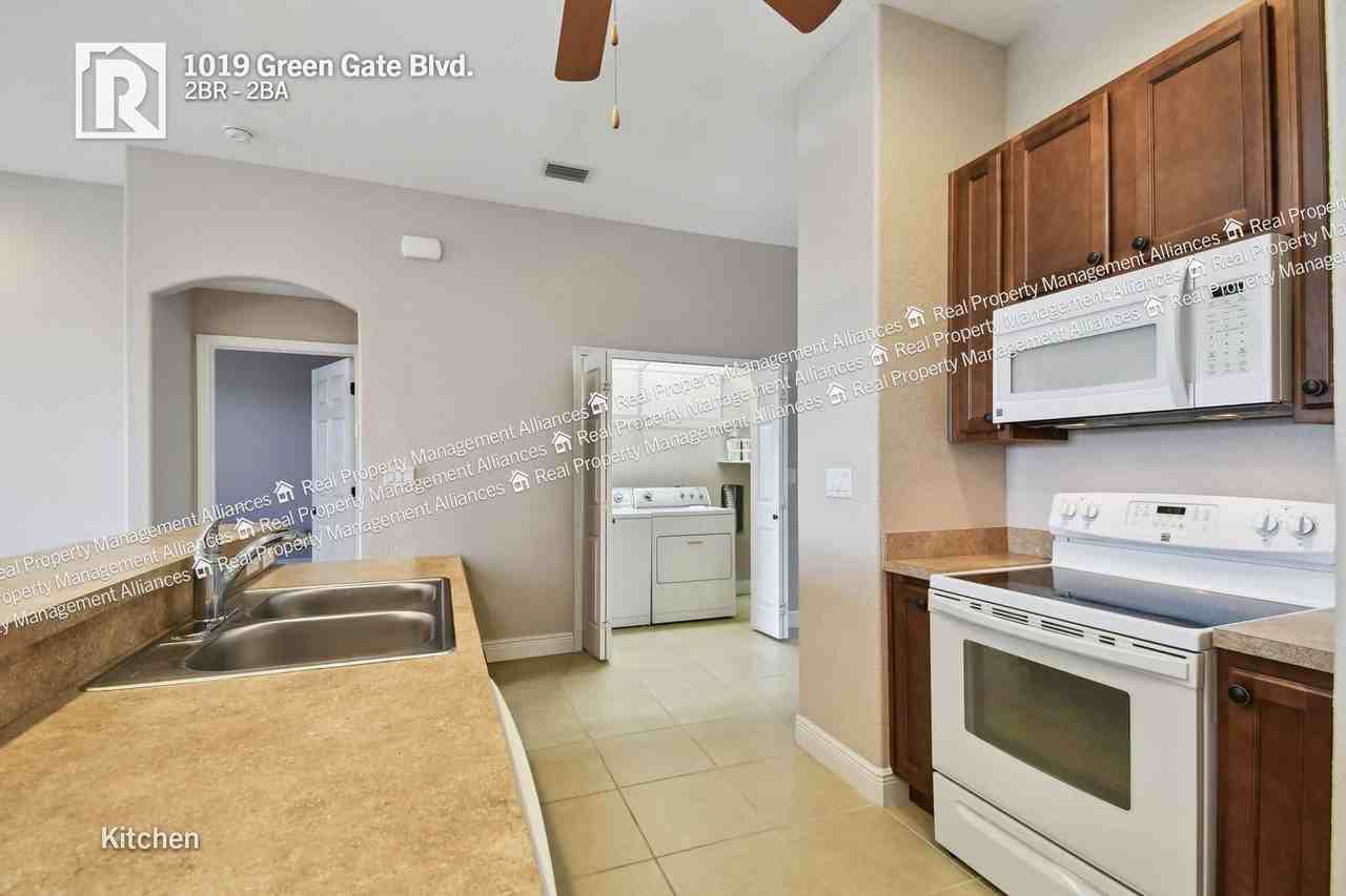 1019 Green Gate Blvd - Photo 5 of 22