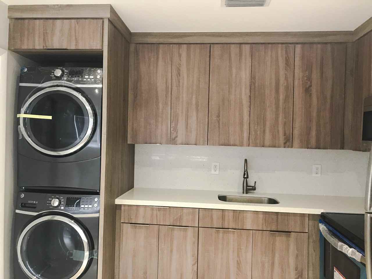 1045 Sw 12th St - Photo 4 of 5
