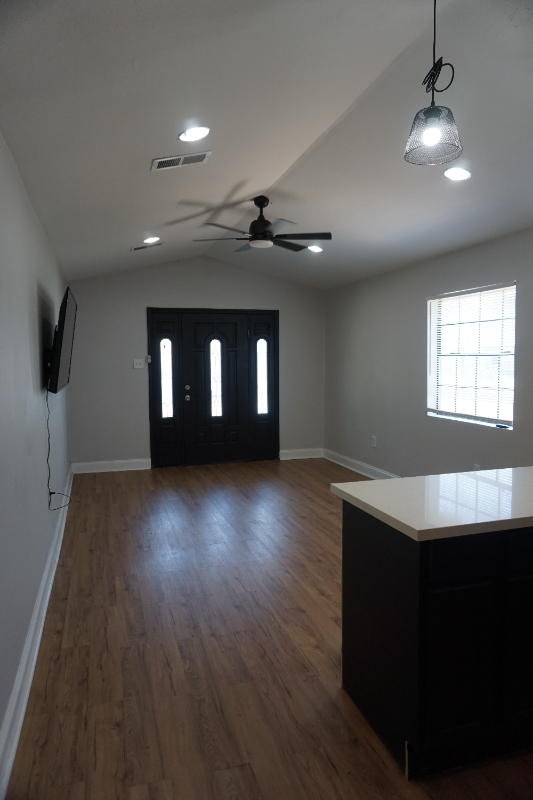1019 Lizardi St - Photo 5 of 13