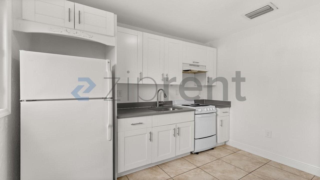 277 Nw 81st St - Photo 5 of 12