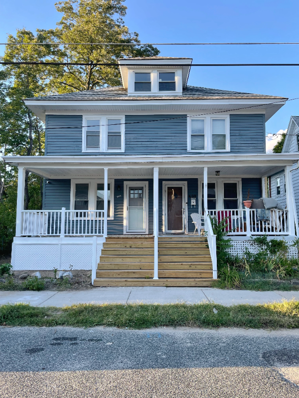 402 Howard St - Photo 2 of 10