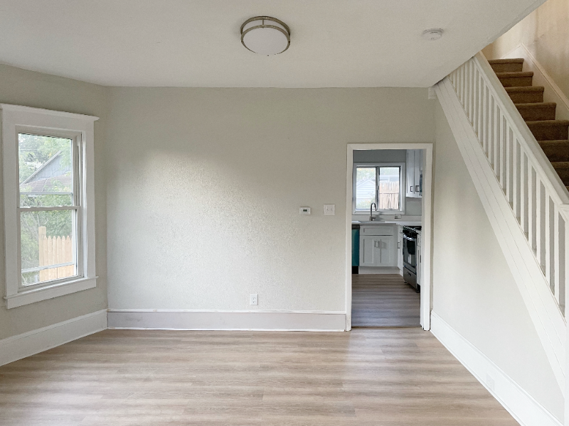 402 Howard St - Photo 6 of 10
