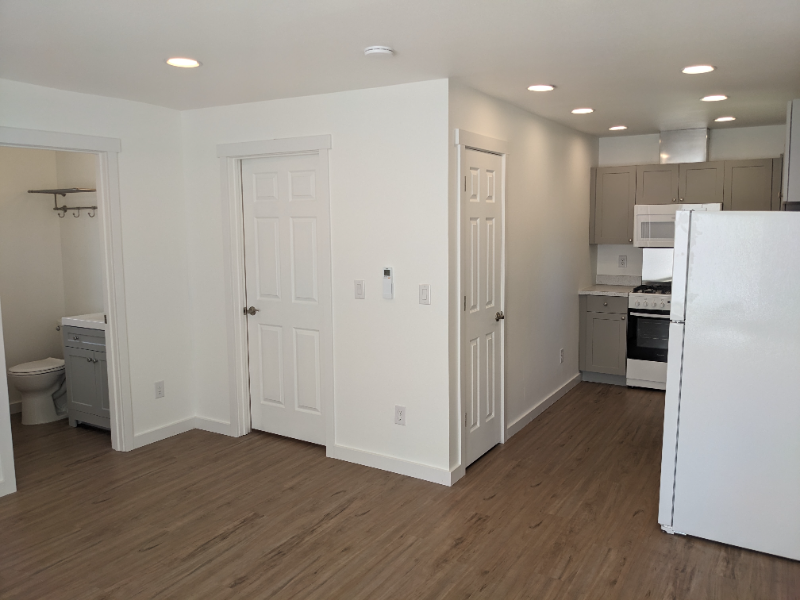 1431 Northlake Way Nw #B - Photo 4 of 21